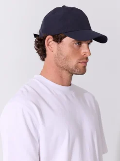 Leandro caps